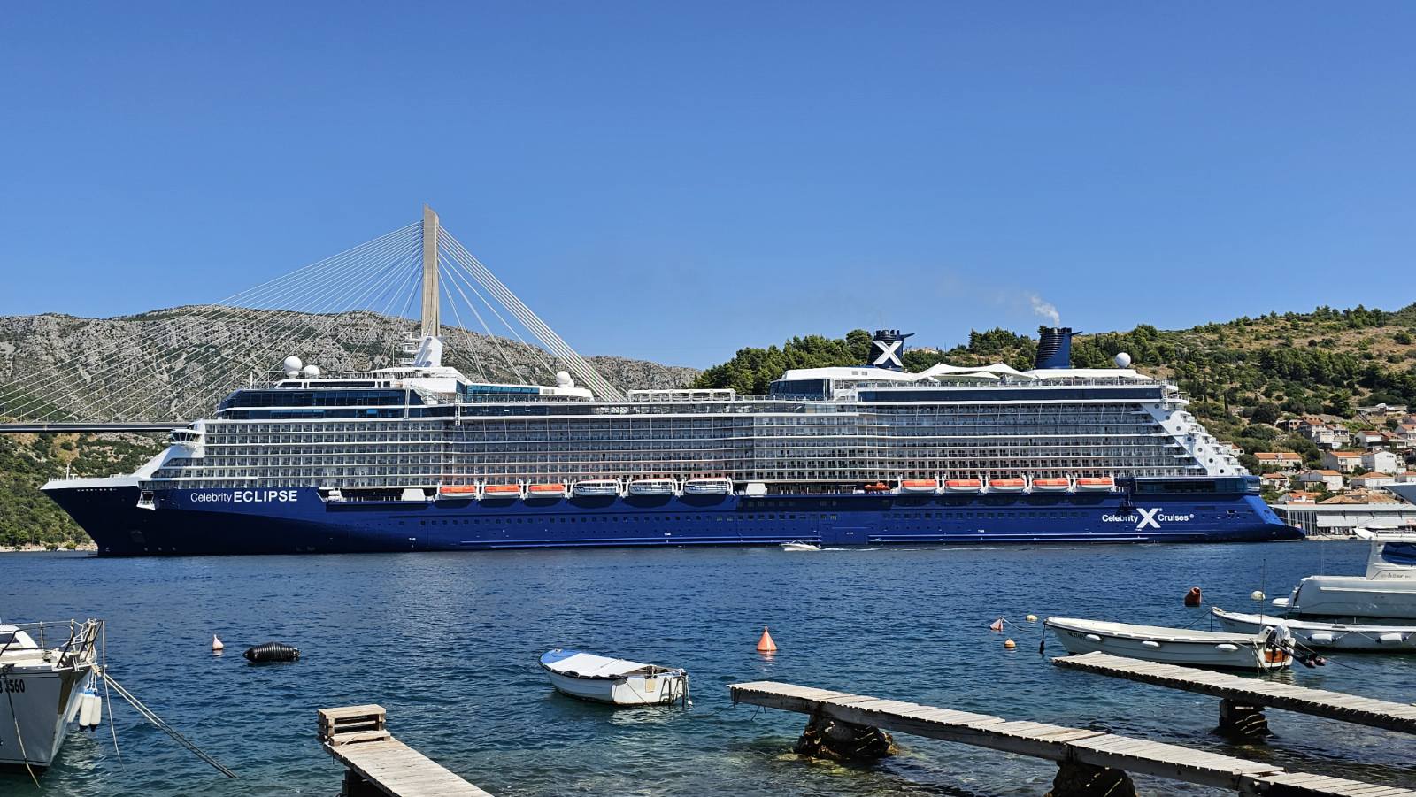 Izvorni naziv: Celebrity Eclipse 2025..jpg