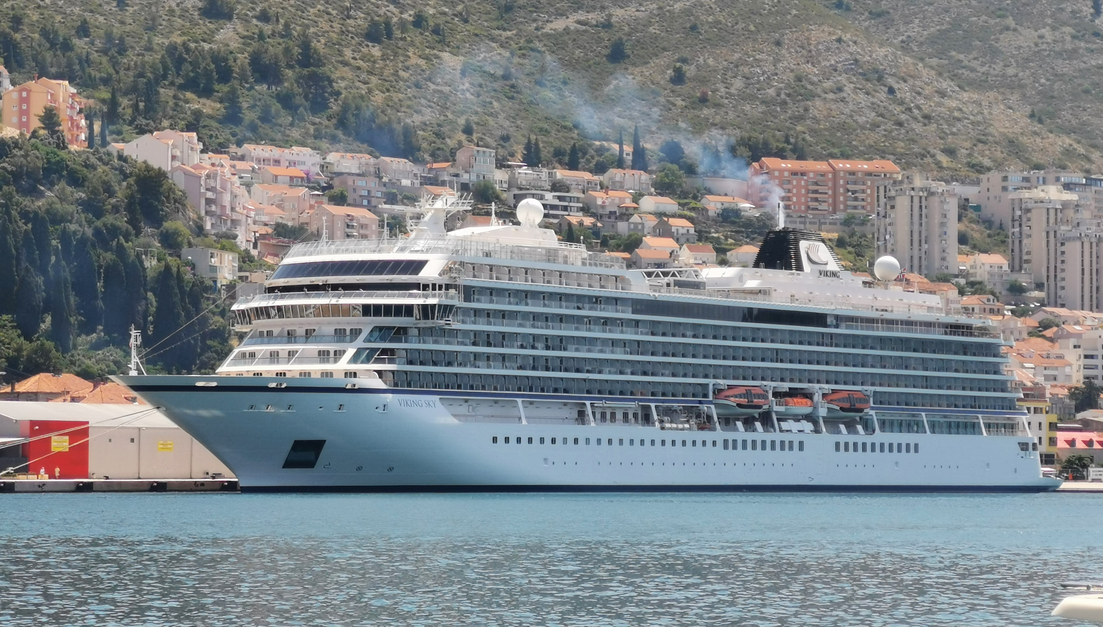 Izvorni naziv: VIKING SKY.jpg