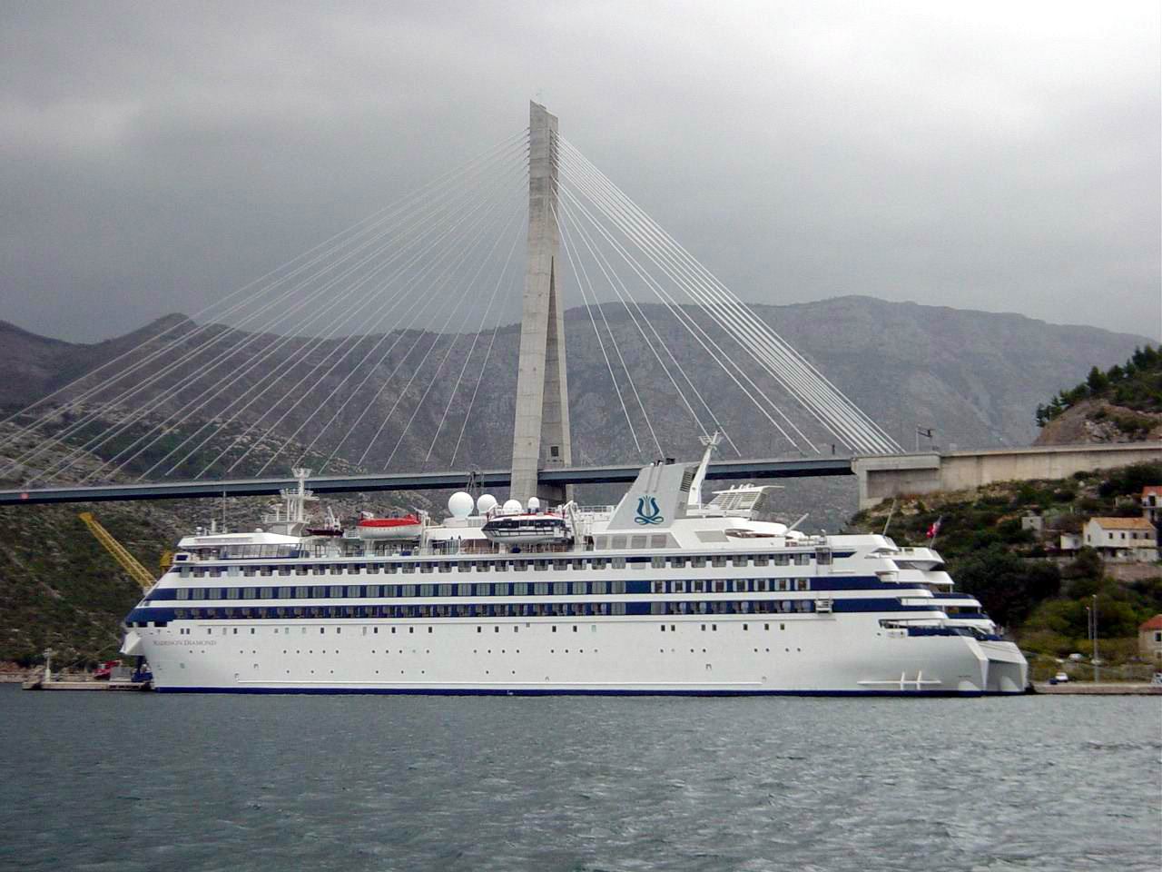 Izvorni naziv: radisson diamond.jpg