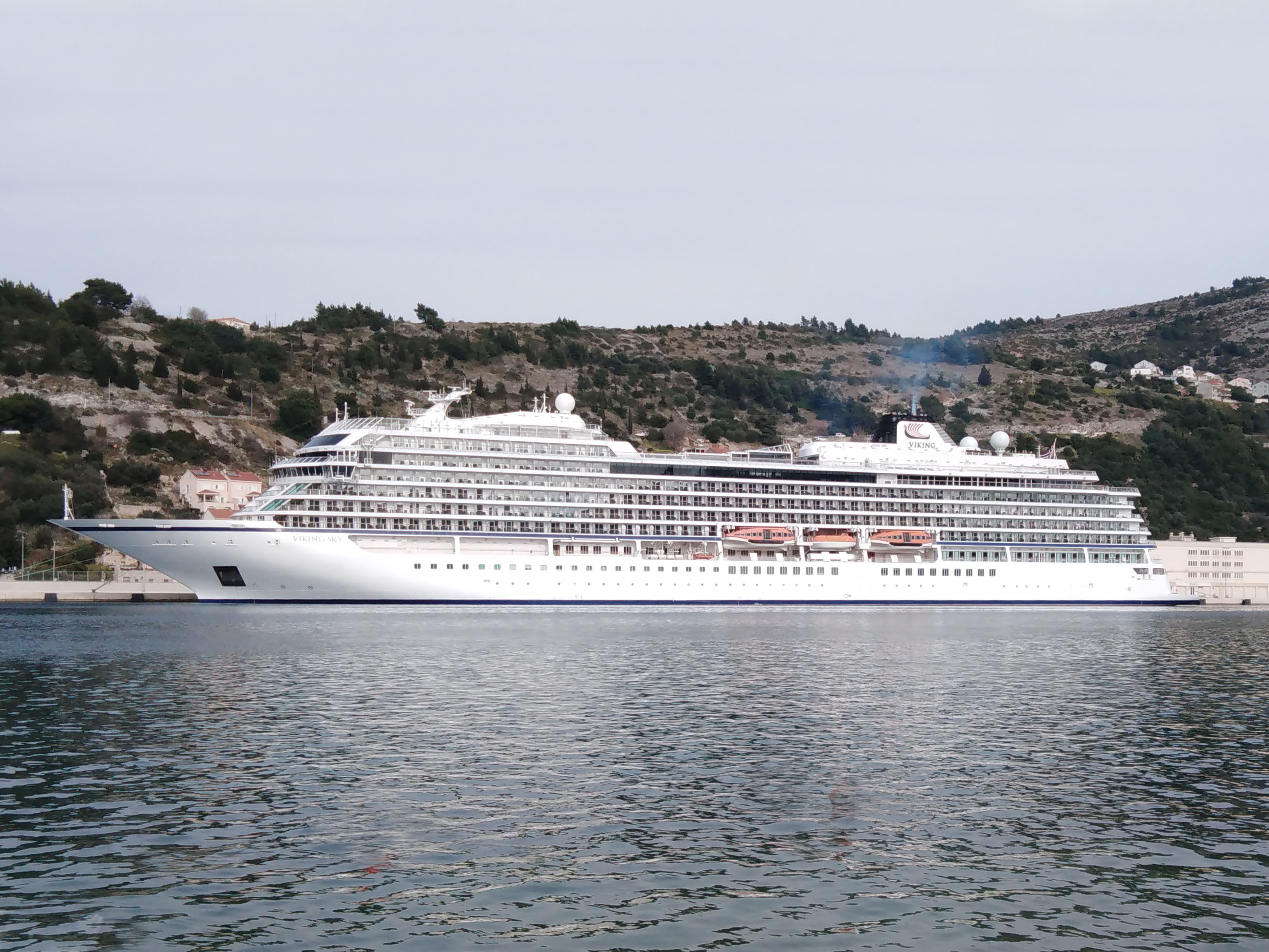 Izvorni naziv: Viking Sky..jpg