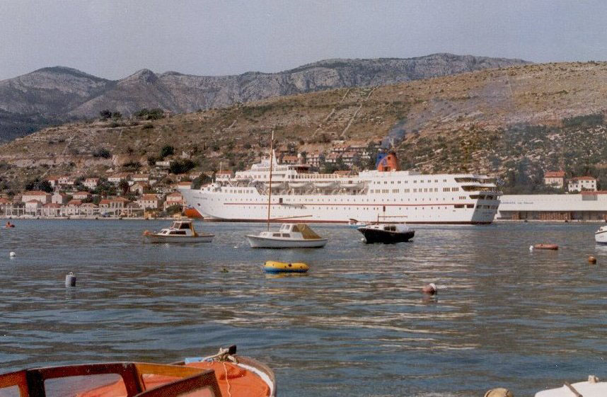 Izvorni naziv: aegean dolphin 05.jpg