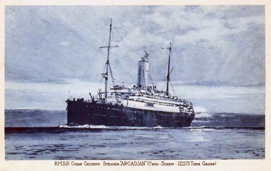 RMS Arcadian (ranije Asturias), arhivska razglednica. Izvor: Ivo Batričević, Dubrovački dnevnik, 22.10.2026. Fotografija objavljena s potpisom: I.B. osobna arhiva. https://dubrovackidnevnik.net.hr/kolumne/rms-arcadian-torpediran-je-u-prvom-svjetskom-ratu-a-obnovljen-nas-je-posjetio-1927-godine