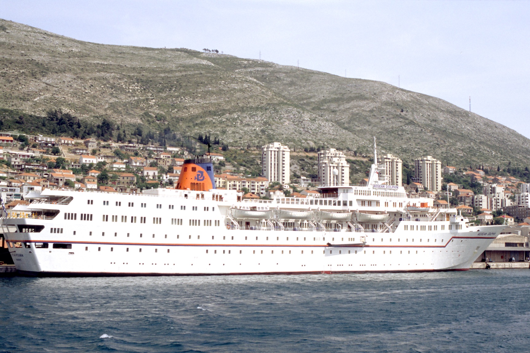 Izvorni naziv: aegean dolphin 06.jpg