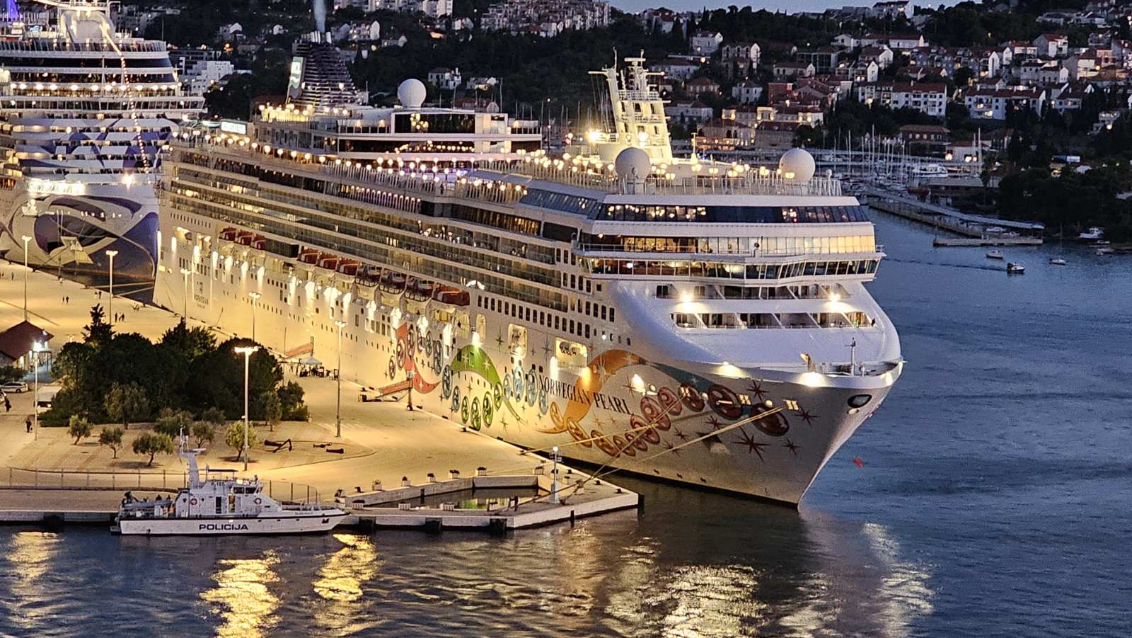 Izvorni naziv: Norwegian Pearl ...jpg